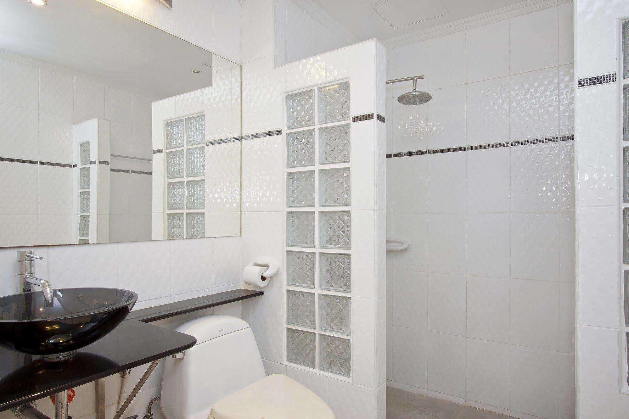 Argyle Apartment