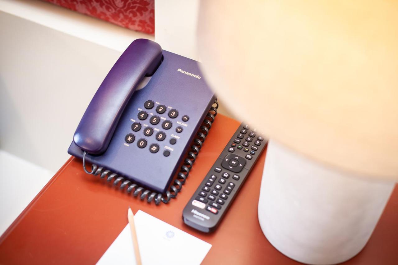 Floral - Dolphin Circle