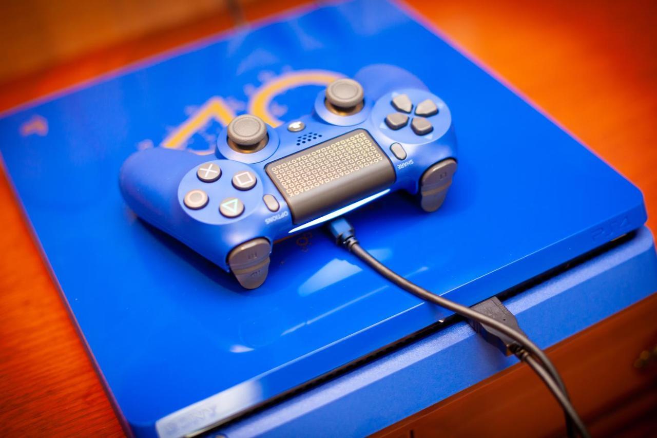 Resort Floral - Dolphin Circle