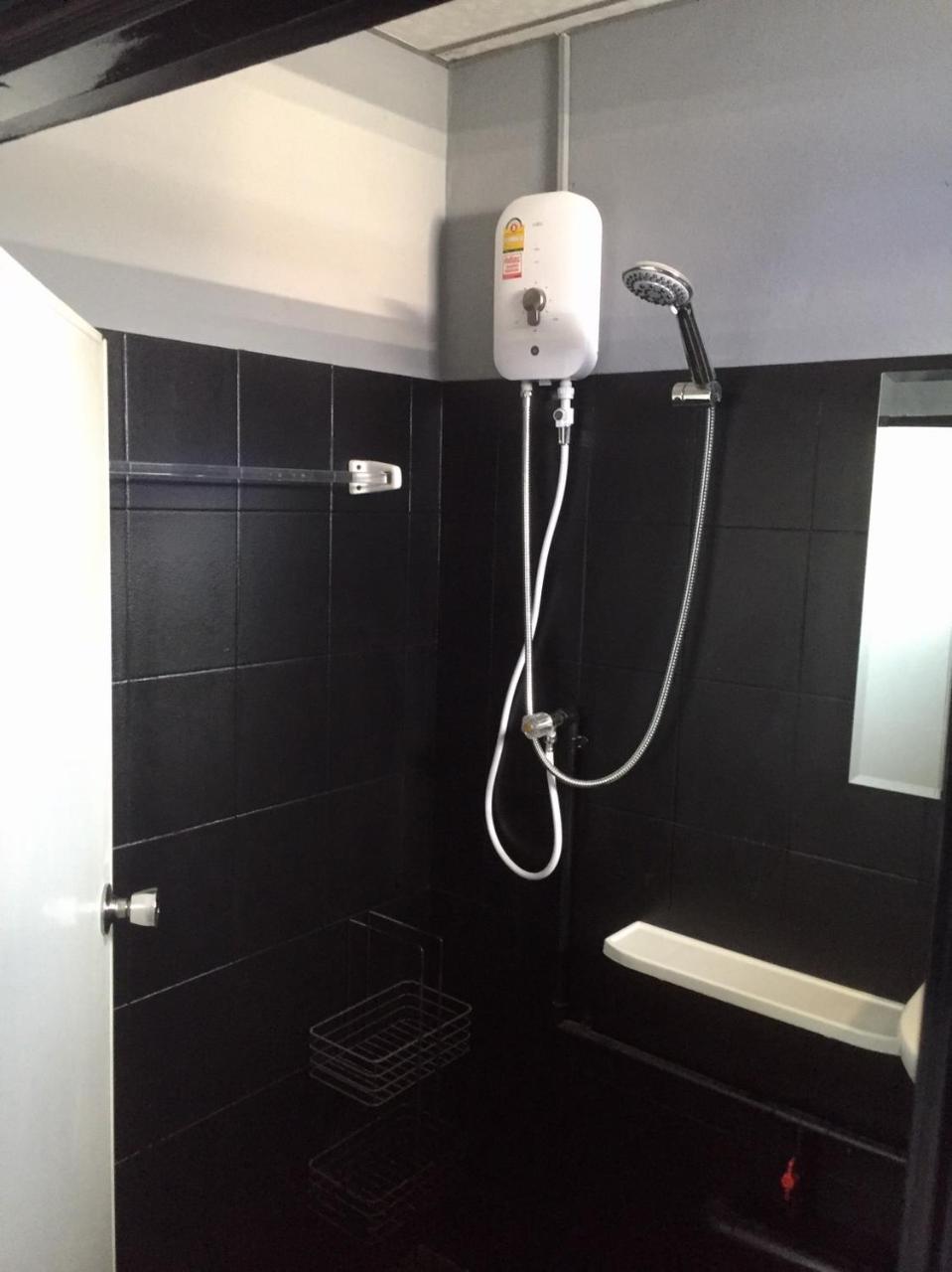 Shanghai Monna Bar Guest house Pattaya