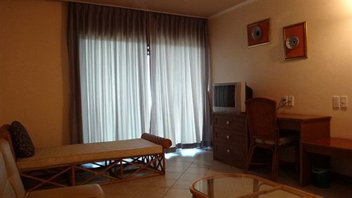 Cross Pratamnak Hotel