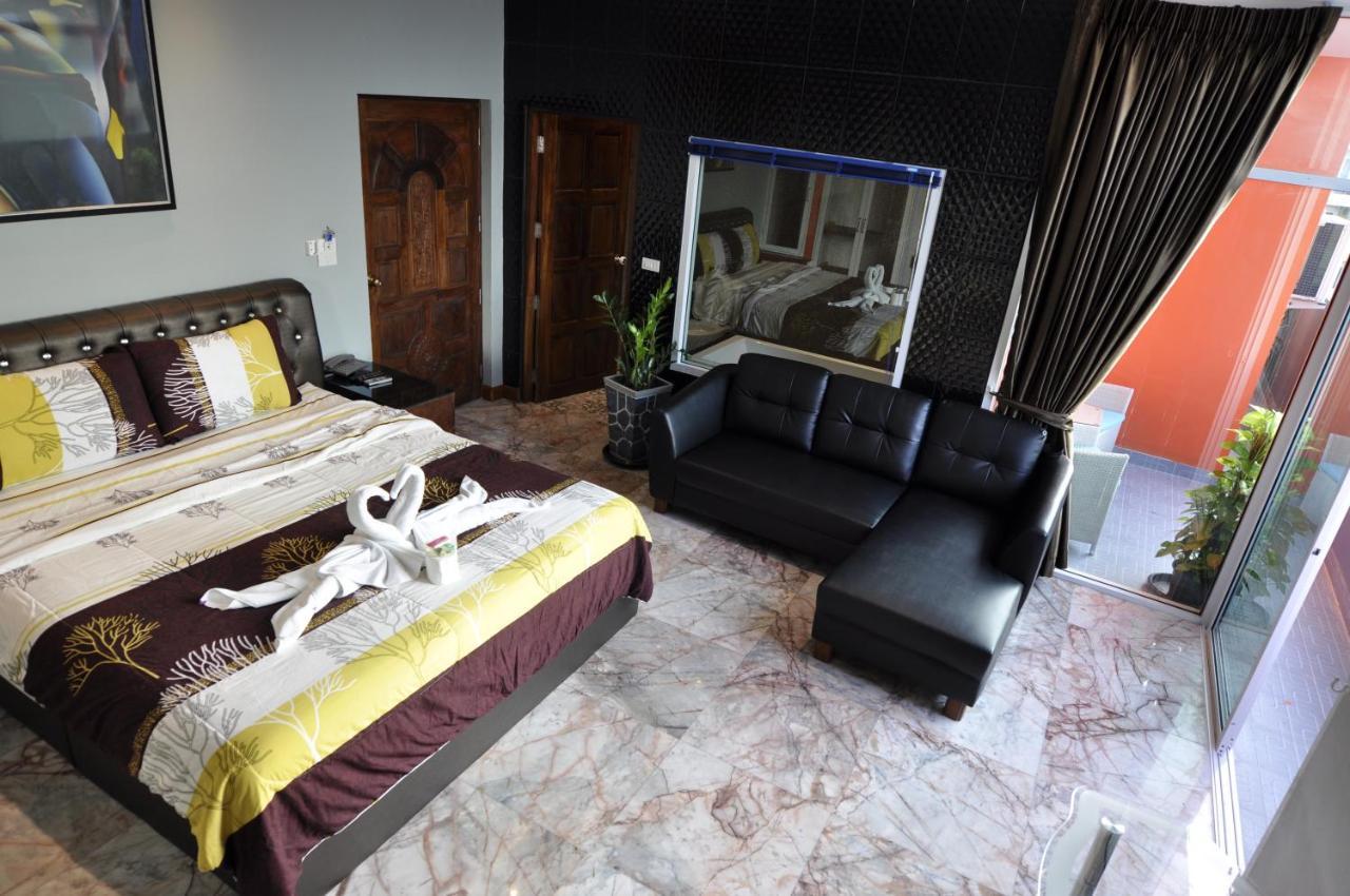 Koenig Mansion โรงแรม 4*