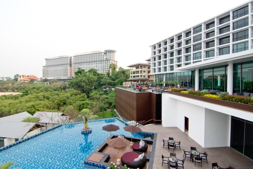 Way Hotel