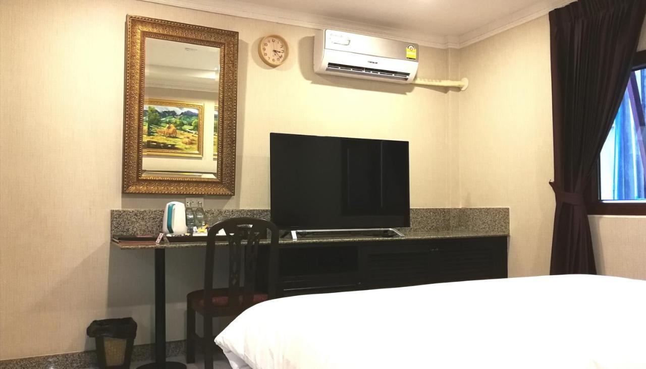 โรงแรม เดอะ แอมเบียนซ์ โฮเทล