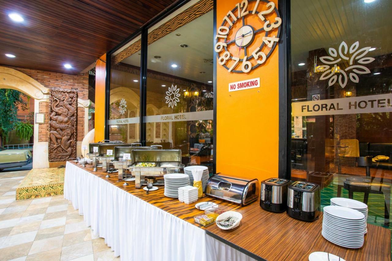 Floral - Dolphin Circle