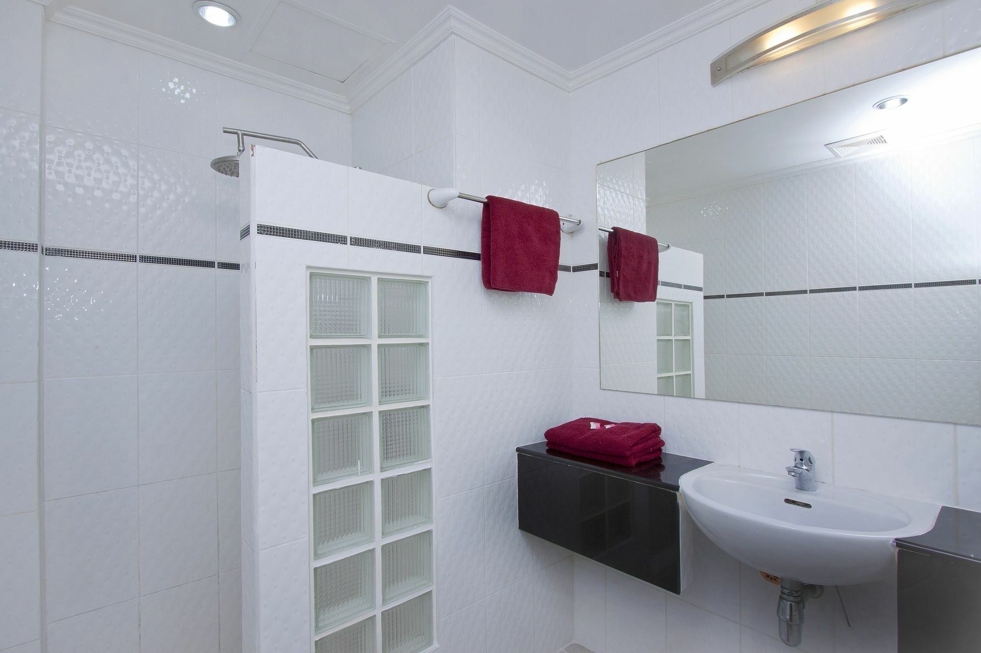 Argyle Apartment *