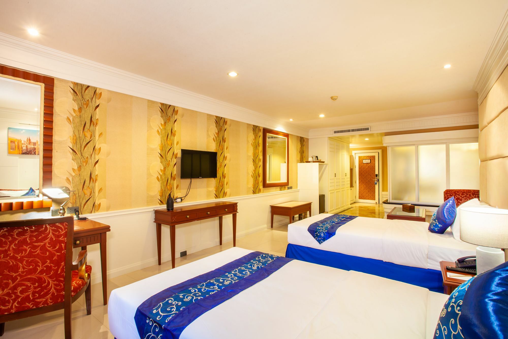 Floral - Dolphin Circle Resort Pattaya