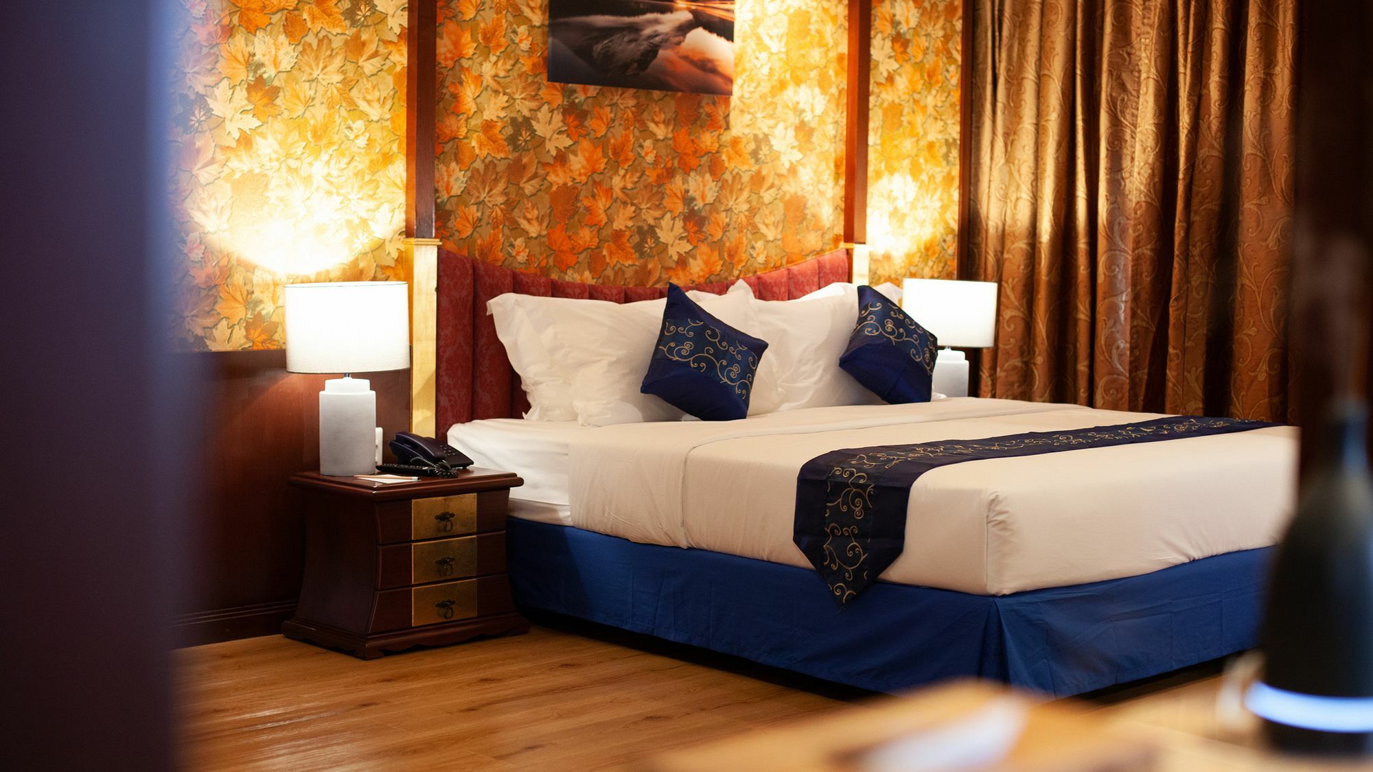 Floral - Dolphin Circle