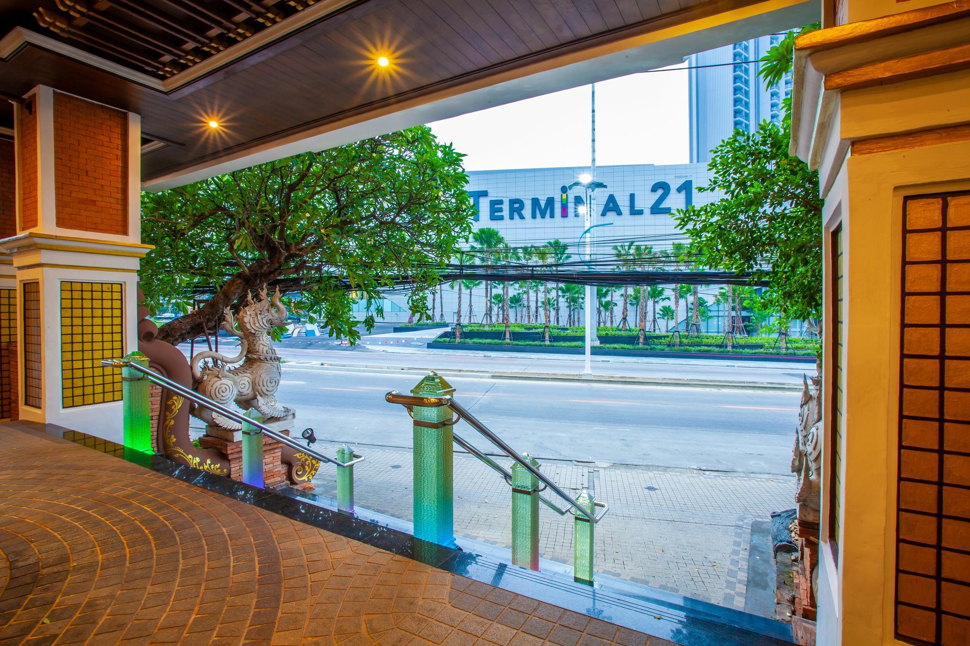 Floral - Dolphin Circle Resort