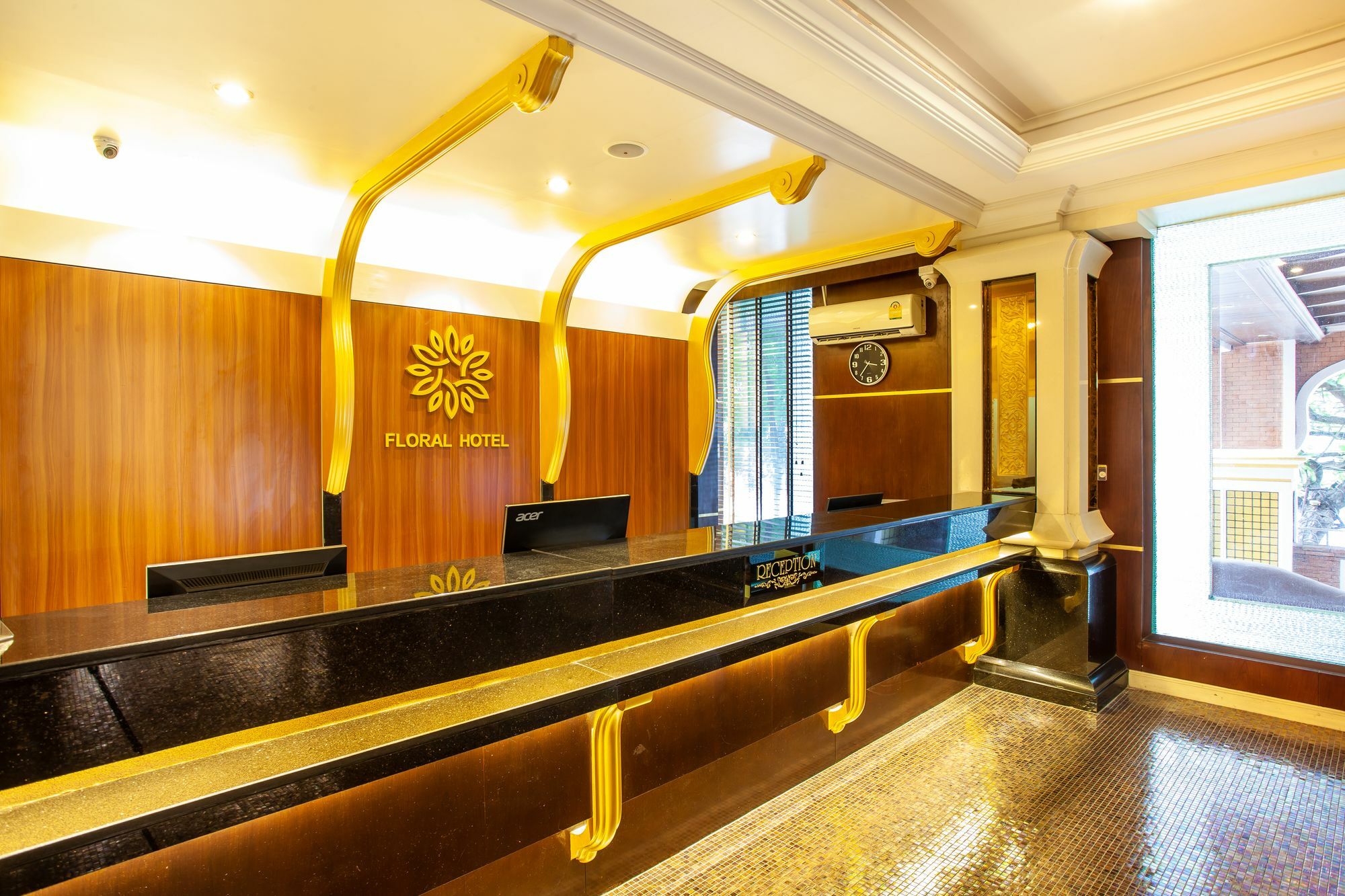 Floral - Dolphin Circle 4* Pattaya