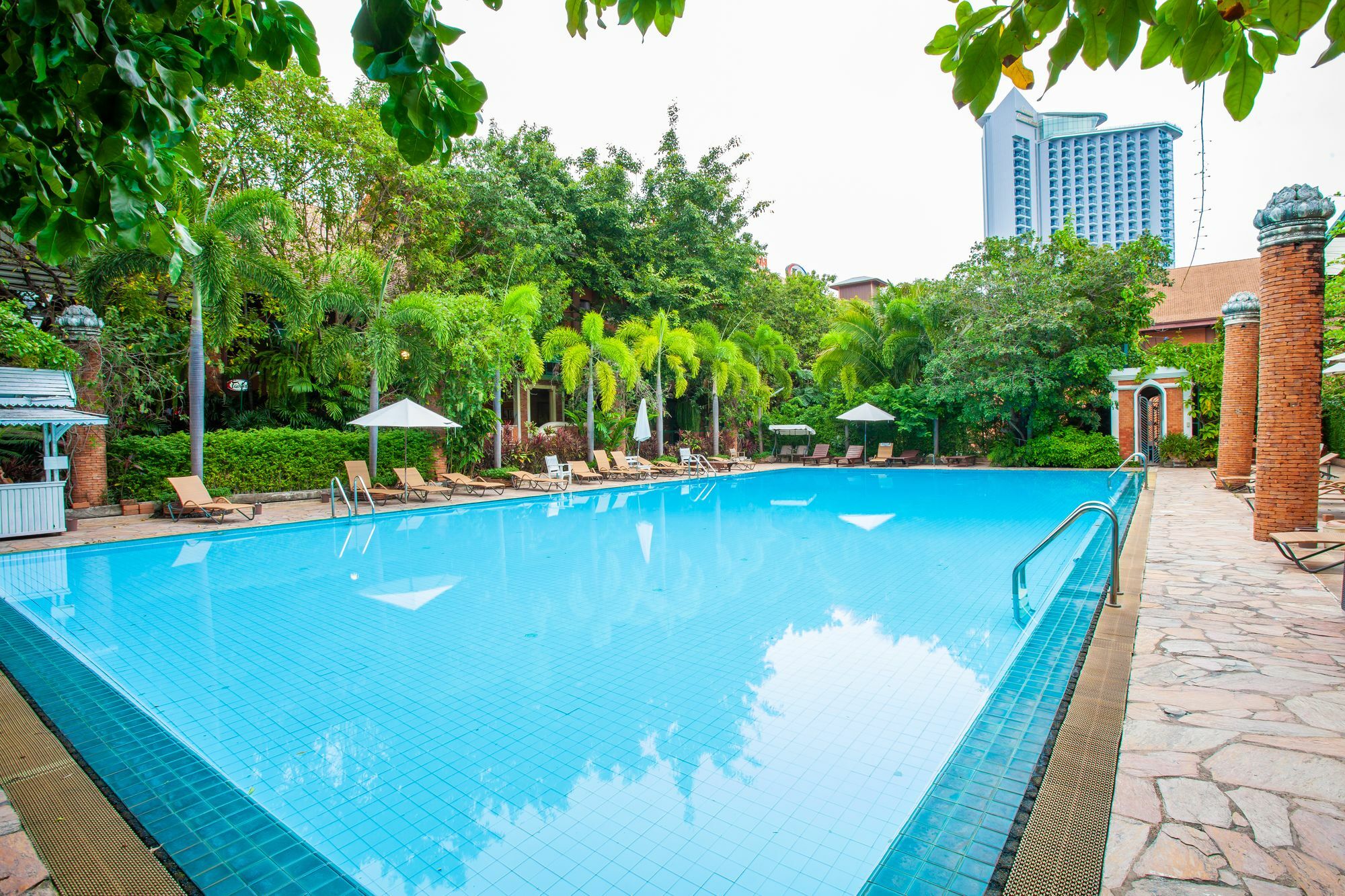 Floral - Dolphin Circle 4* Pattaya