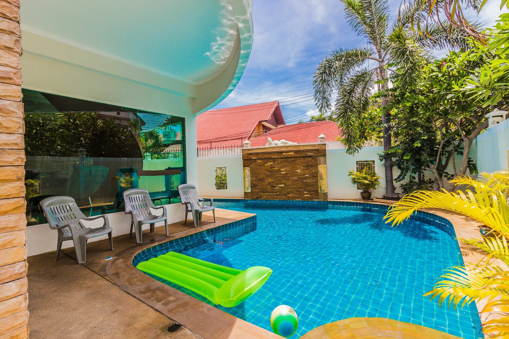 Baan Kanittha - Tewaree 4 Bedrooms Pool