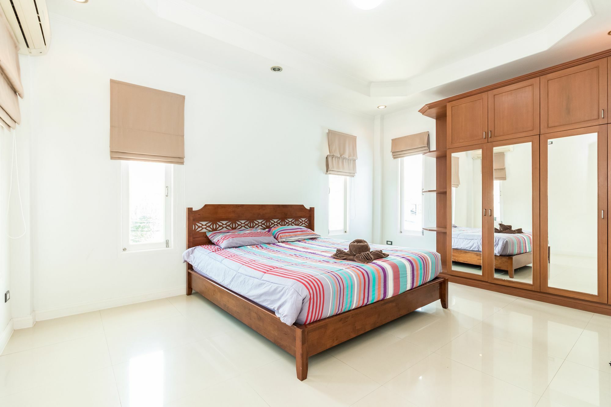 Baan Kanittha - Tewaree 4 Bedrooms Pool * Pattaya