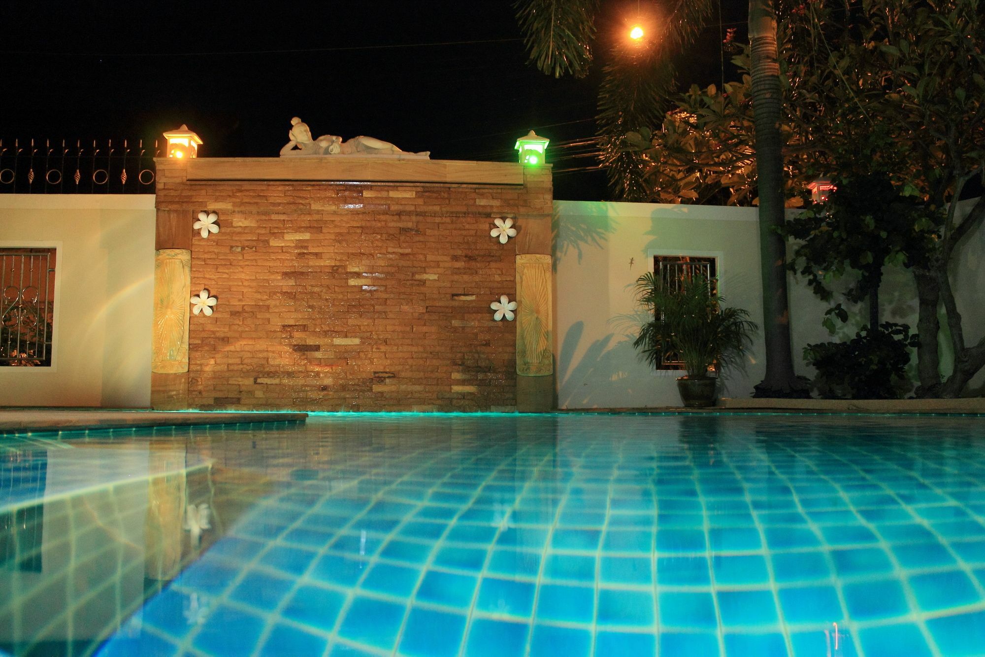 Baan Kanittha - Tewaree 4 Bedrooms Pool *
