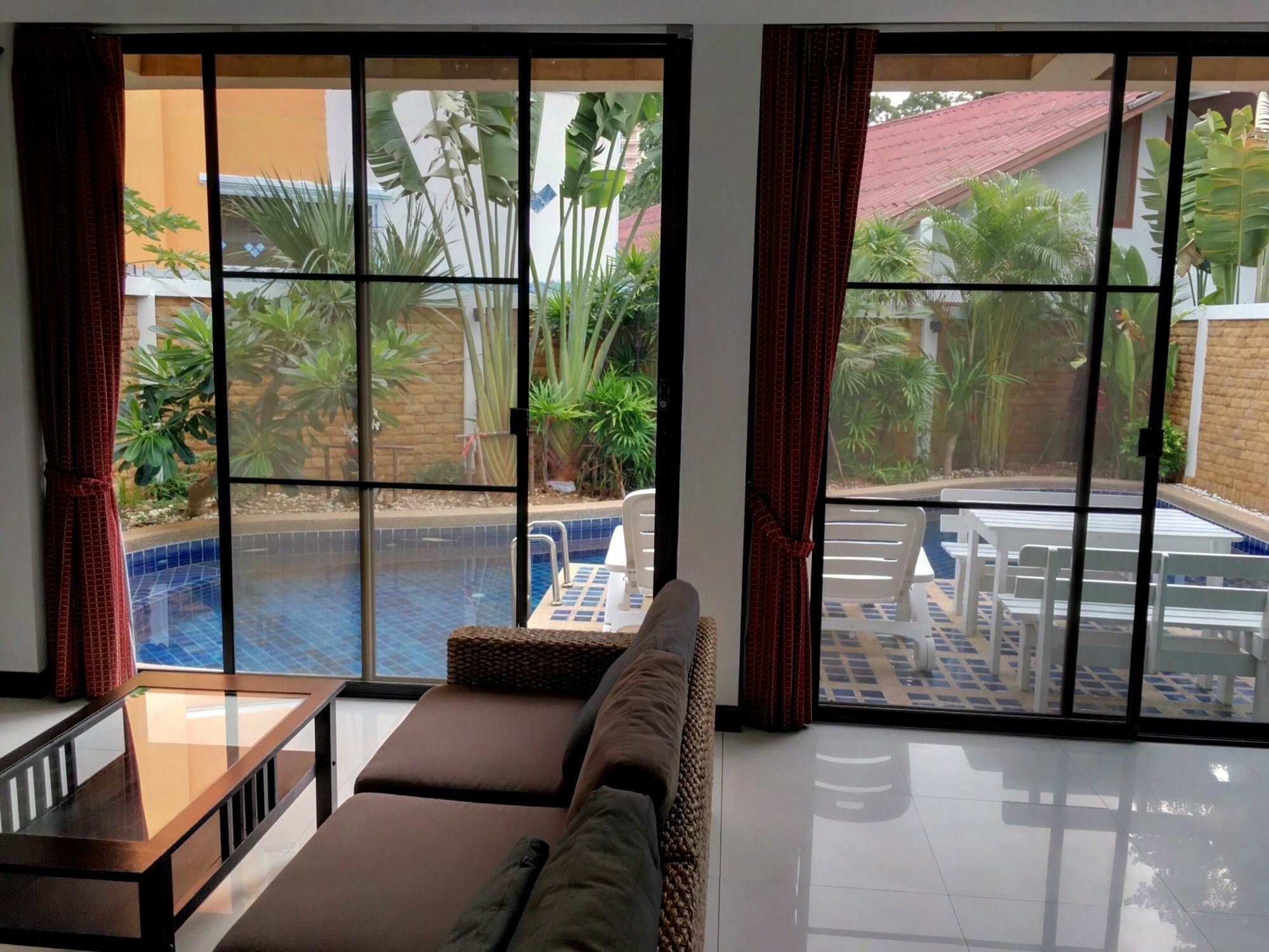 4poolvillas Villa *