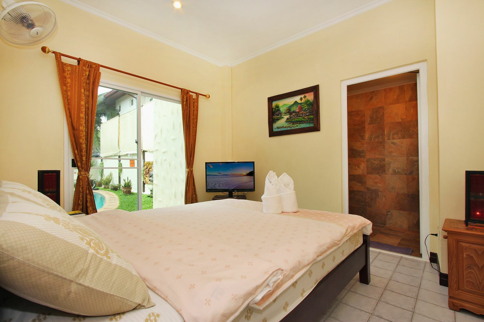 Nai Mueang Far With - 4 Bedroom Villa Pattaya