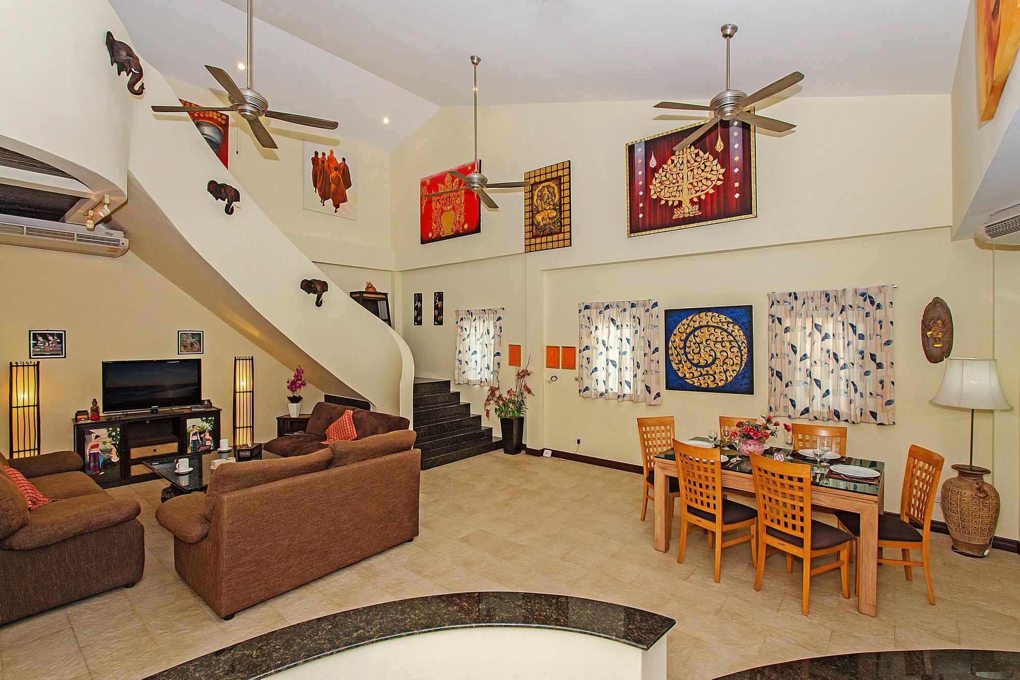 Villa Nai Mueang Far With - 4 Bedroom Pattaya