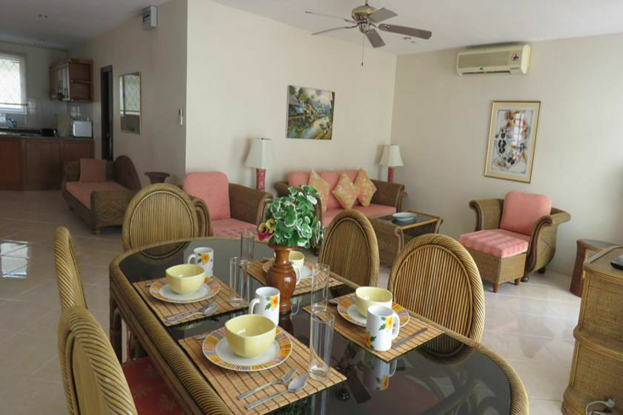 Butterfly Garden Boutique Residences Apts And Villas, A Lifestyle Destination Ex Lg 1-3 Bedroom Units , Full Kitchen, 2 Full Bathrooms, Rain Shower, Bath, Free Bbq, Free Fast Fiber Optic Wifi, Staff 24-7 Pattaya