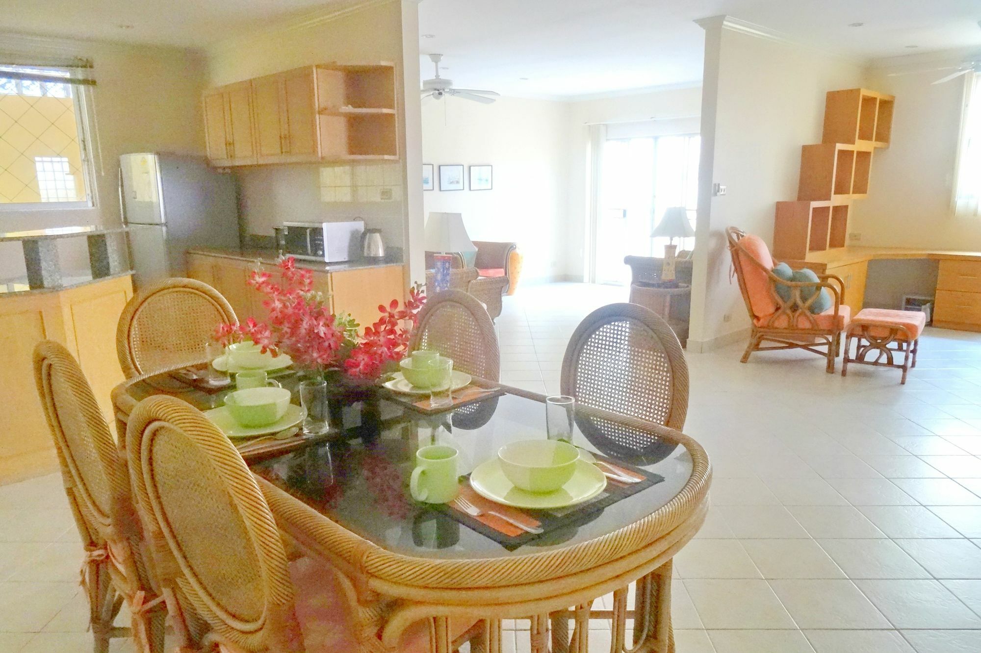Butterfly Garden Boutique Residences Apts And Villas, A Lifestyle Destination Ex Lg 1-3 Bedroom Units , Full Kitchen, 2 Full Bathrooms, Rain Shower, Bath, Free Bbq, Free Fast Fiber Optic Wifi, Staff 24-7 3* Pattaya