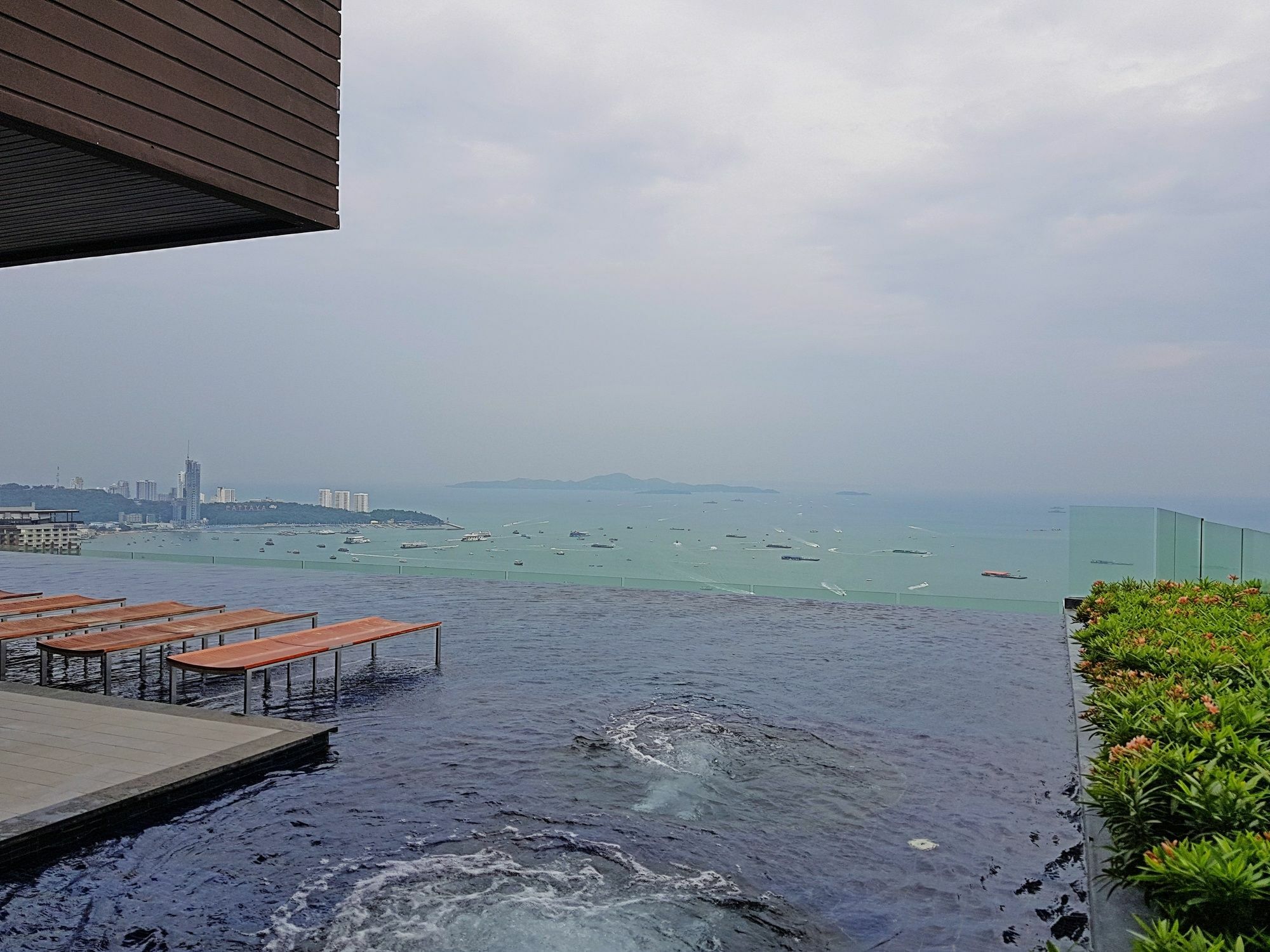 Hotel 1br Centric Sea 102 With Infinity Pool