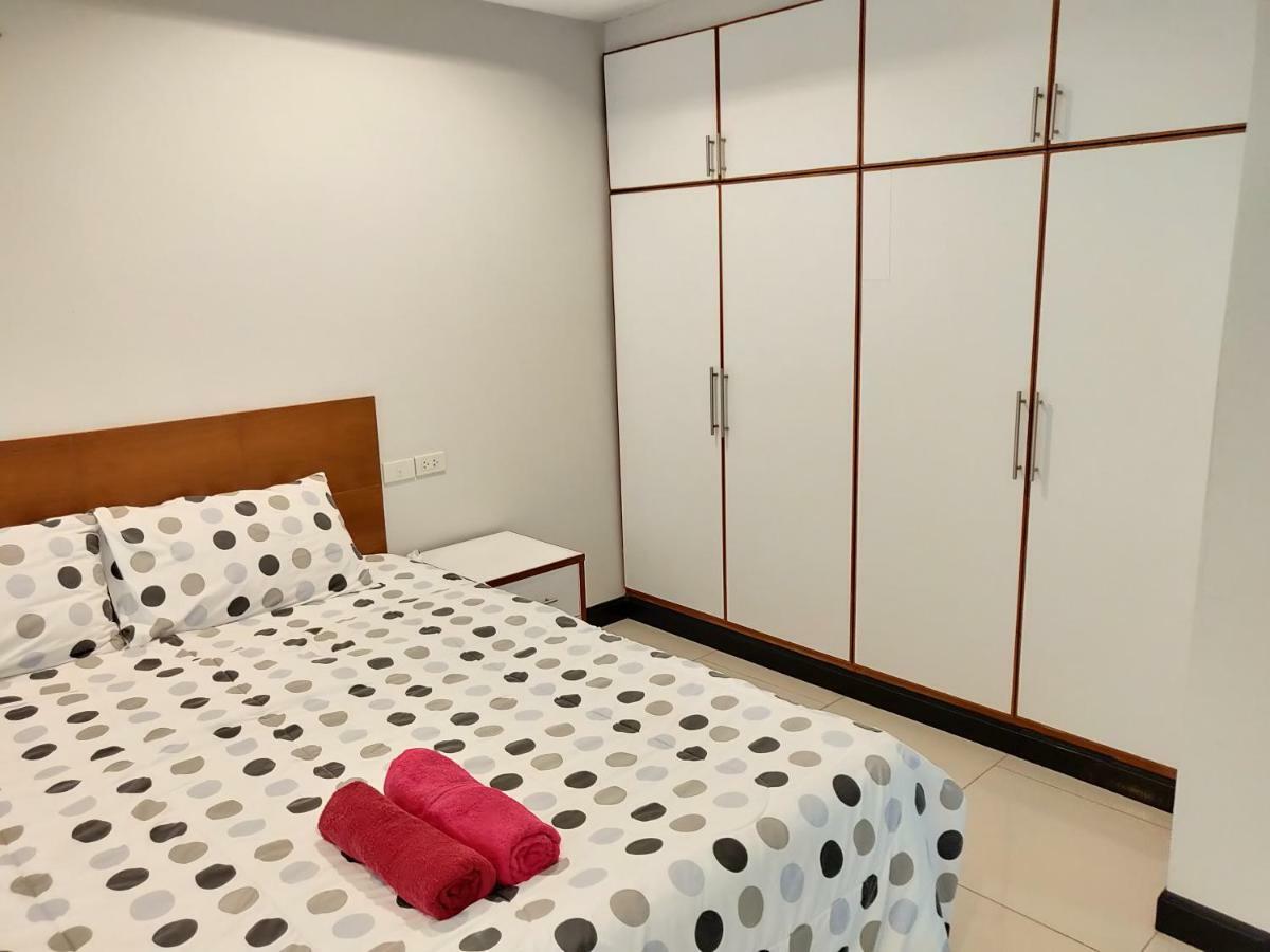 Aparthotel Amstellux 2*