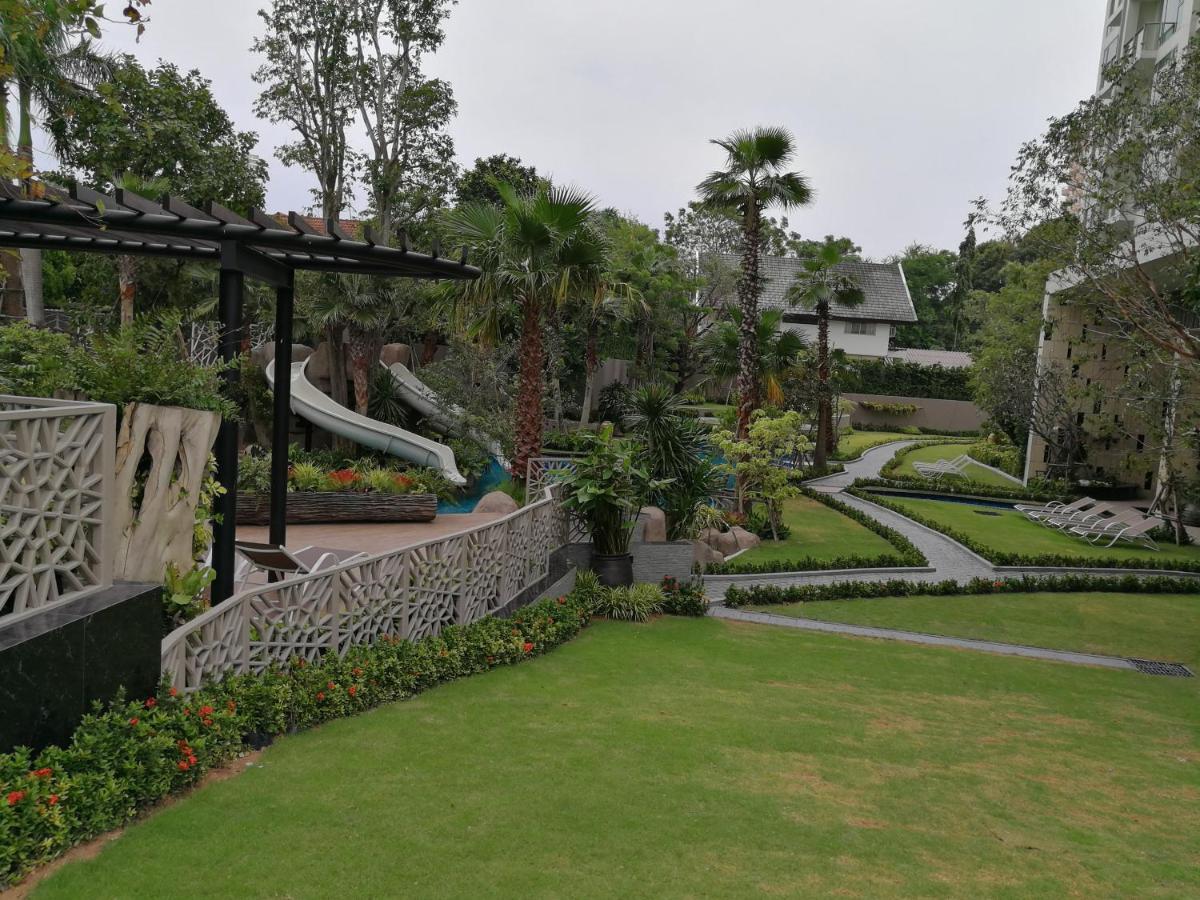 The Riviera Wongamat Hong Apartment
