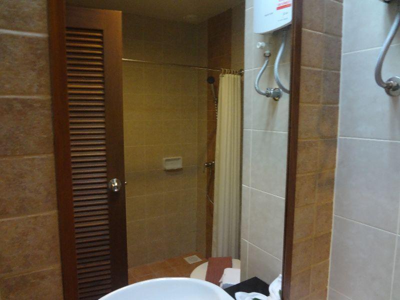 โรงแรม Authong