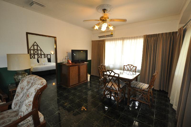 Basaya & Hotel 3*