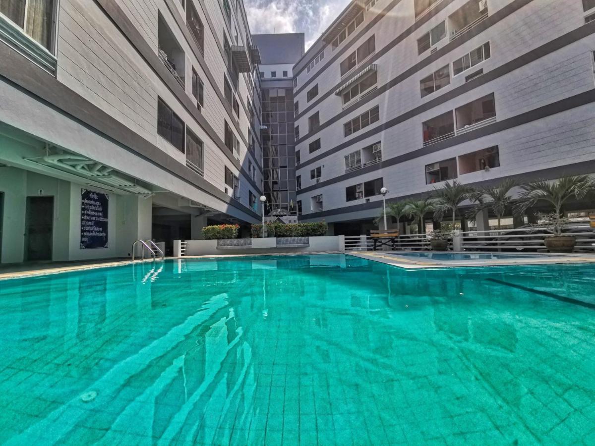Apartment Hagone Condotel - Pool, Near & Steps To Weekend Market Pattaya